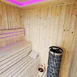 Cottages, Hot Tub And Sauna Included Ferienhaus