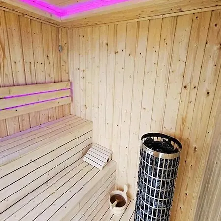 Cottages, Hot Tub And Sauna Included Hébergement de vacances